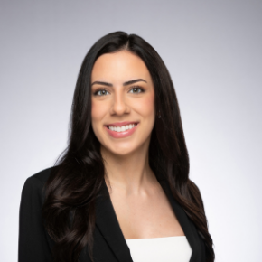 Thais Delgado headshot 300x300